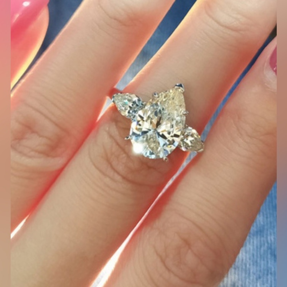Radiant Pear Cut Faux Diamond Silver Plated Women’s Fashion Ring Size 6 - Picture 2 of 10
